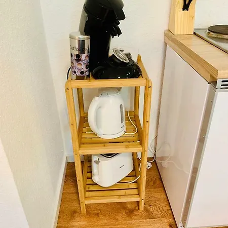 Direkte Uninaehe: Ferienwohnung Mit Grossem Doppelbett, Kuechenzeile Und Neu Renoviertem Badezimmer Homburg  Exterior photo