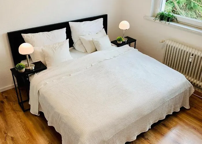 Direkte Uninaehe: Ferienwohnung Mit Grossem Doppelbett, Kuechenzeile Und Neu Renoviertem Badezimmer