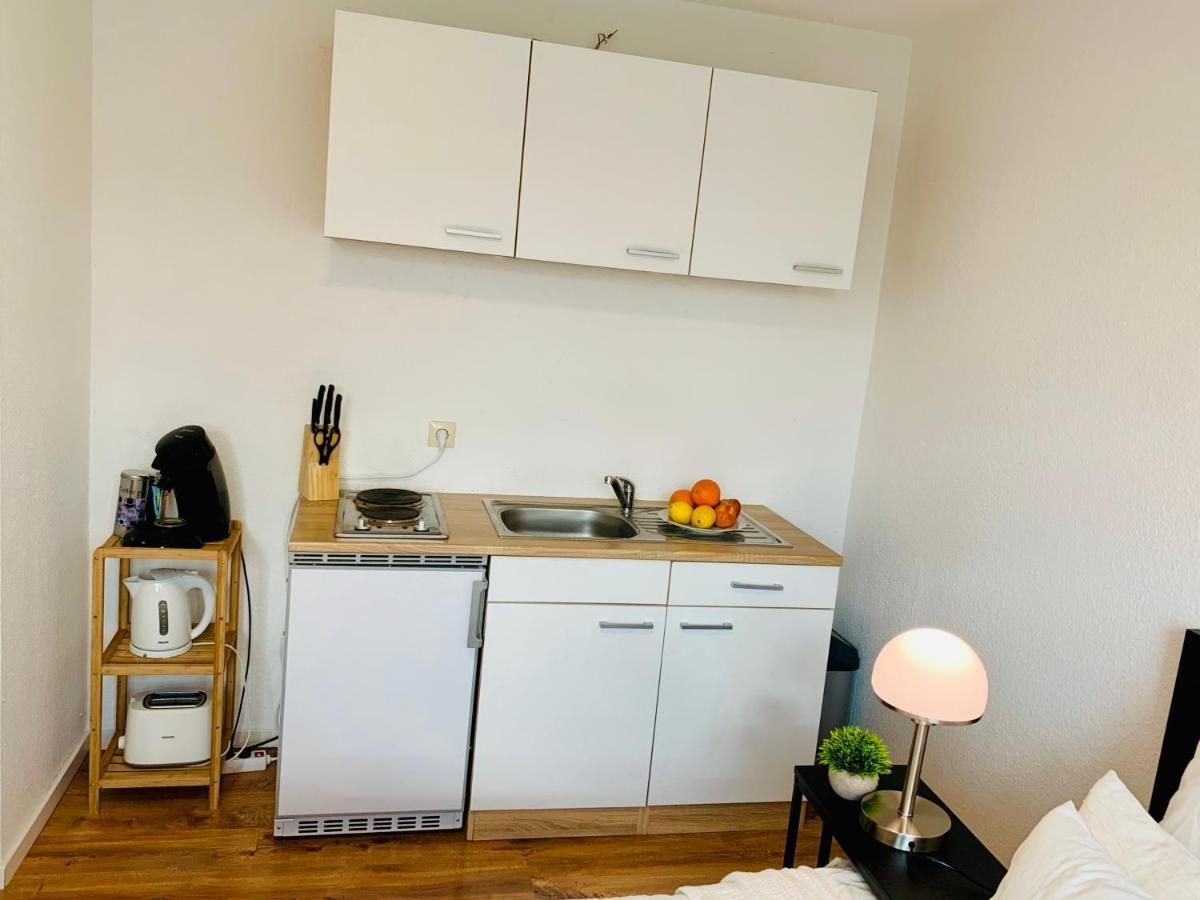 Apartment Direkte Uninaehe: Mit Grossem Doppelbett, Kuechenzeile Und Neu Renoviertem Badezimmer *
