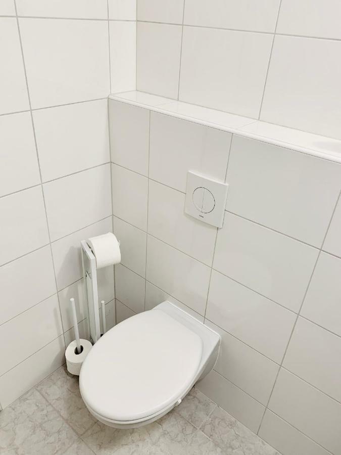 Direkte Uninaehe: Mit Grossem Doppelbett, Kuechenzeile Und Neu Renoviertem Badezimmer Apartment